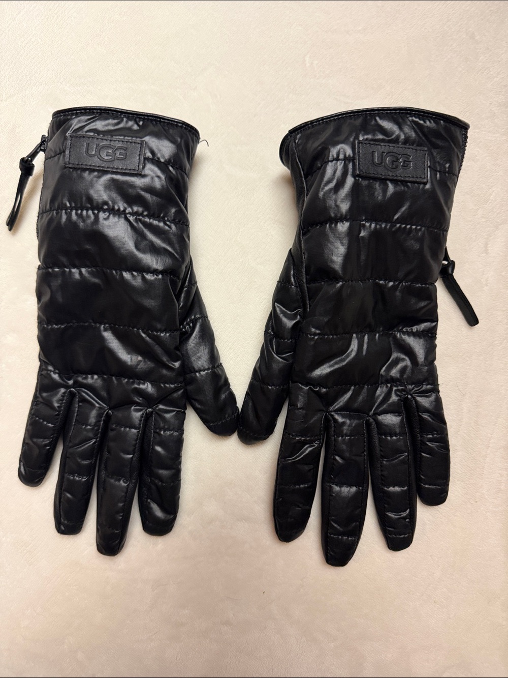 UGG Women’s Black Quilted Gloves